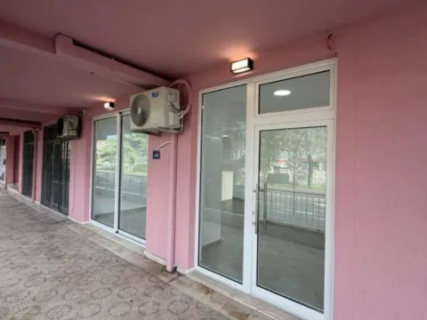 Izdavanje, poslovni prostor, 57m², Krivi Most, Podgorica - image 1