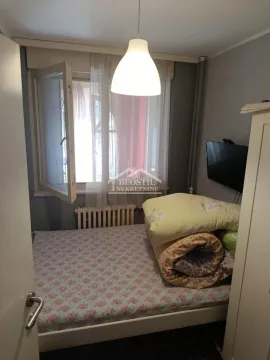 Smaller bedroom with a bed and a window. - image 7