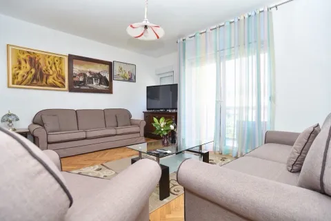 Rent, one bedroom apartment, 60m², Budva, Crna Gora - image 1