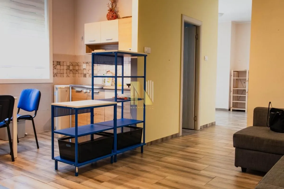 Izdavanje, poslovni prostor, 56m², Centar, Novi Sad