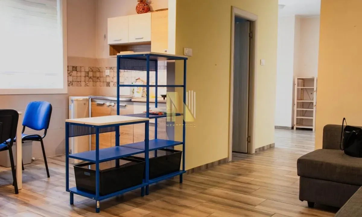 Izdavanje, poslovni prostor, 56m², Centar, Novi Sad