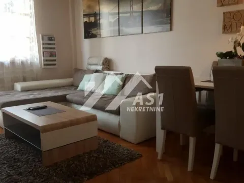Stan in Adamovićevo Naselje