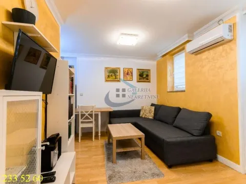Izdavanje, trosoban stan, 62m², Stari Grad, Beograd - image 1