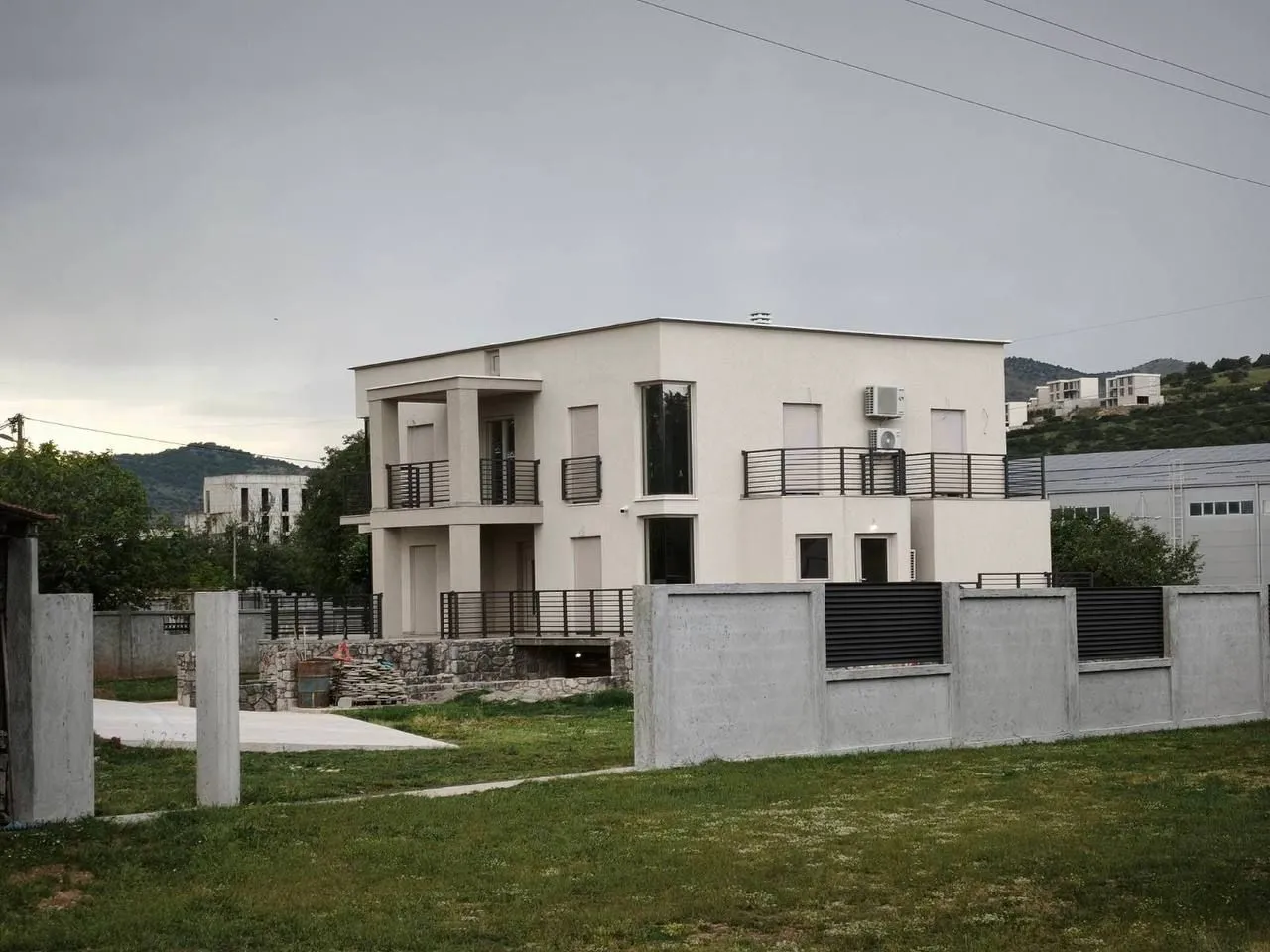 Rent, house, 360m², Donja Gorica, Podgorica