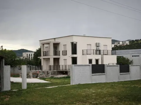 Rent, house, 360m², Donja Gorica, Podgorica - image 3