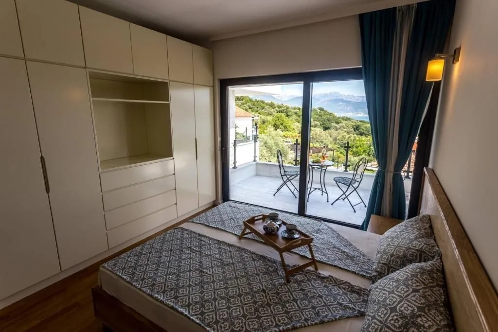 Prodaja, kuća, 490m², Đenovići, Herceg Novi