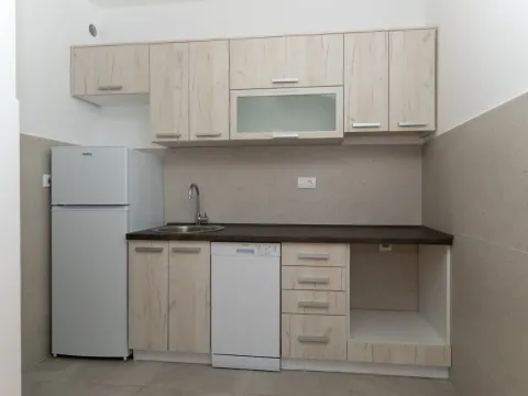 Izdavanje, dvosoban stan, 68m², Podgorica, Crna Gora - image 1