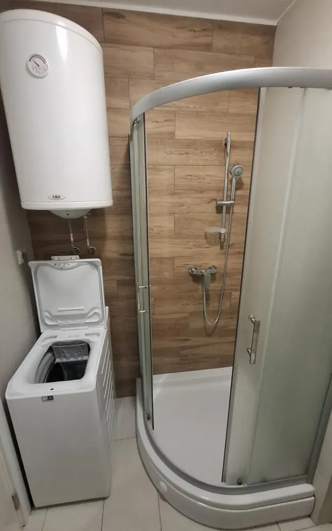 Izdavanje, jednosoban stan, 35m², Socijalno, Novi Sad Sve Podlokacije