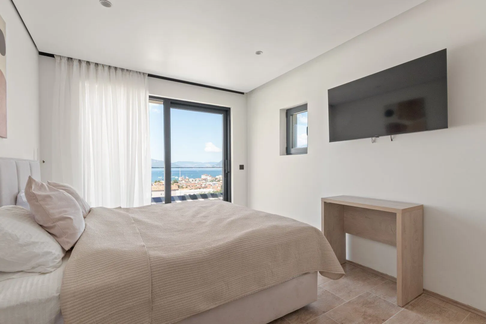 Izdavanje, kuća, 400m², Kotor, Crna Gora