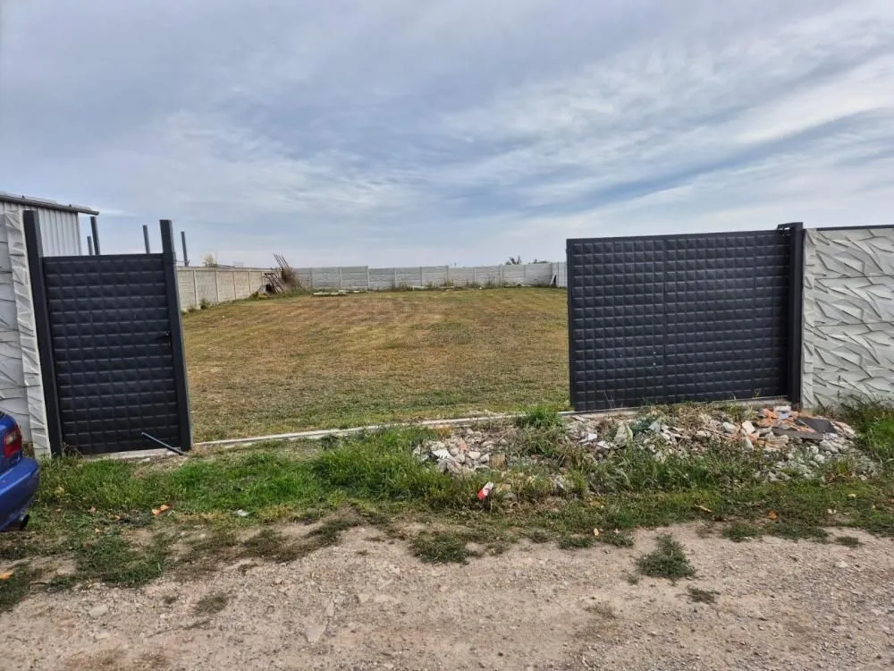 Sale, land lot, 800m², Centar, Inđija