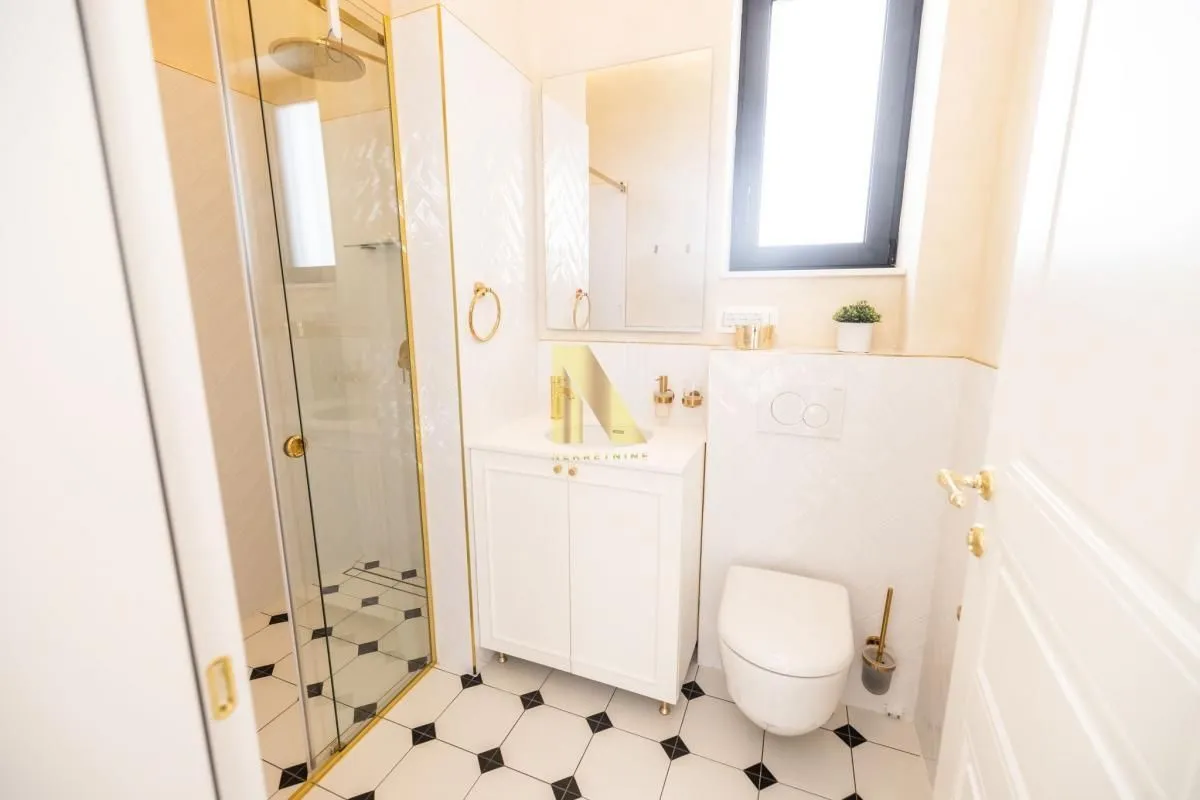 Izdavanje, četvorosoban stan, 116m², Novi Sad, Srbija