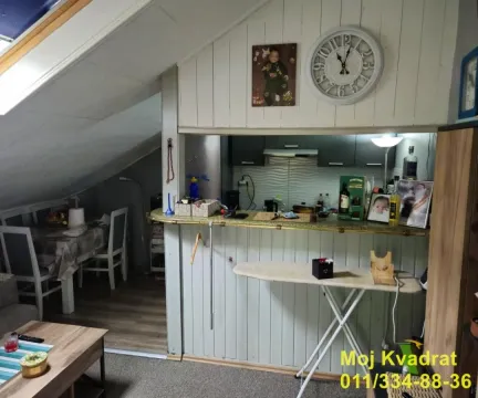 Kuhinja sa šankom i trpezarijom u potkrovlju. - image 9