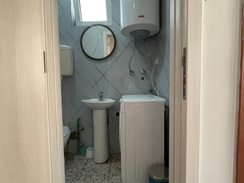 Izdavanje, trosoban stan, 55m², Lazi, Budva - image 6