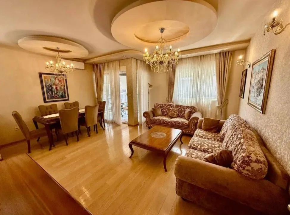 Izdavanje, trosoban stan, 100m², City Kvart, Podgorica