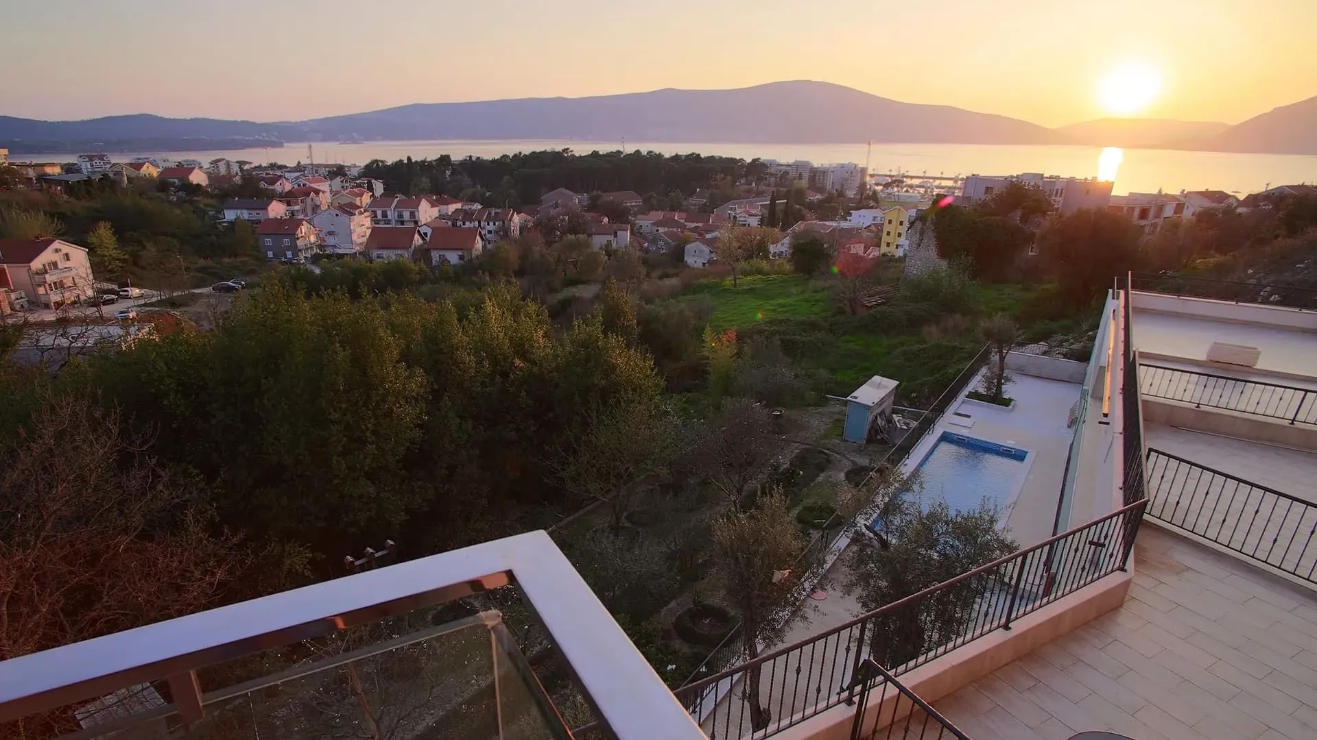 Prodaja, dvosoban stan, 73m², Mažina, Tivat