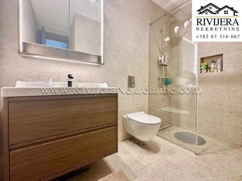 Prodaja, trosoban stan, 160m², Dobrota, Kotor