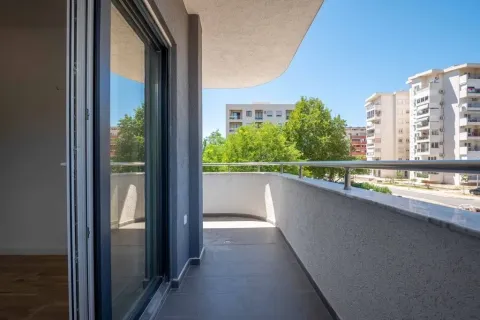 Prodaja, dvosoban stan, 65m², Centar, Bar - image 15