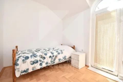 Izdavanje, četvorosoban stan, 160m², Tološi, Podgorica - image 15
