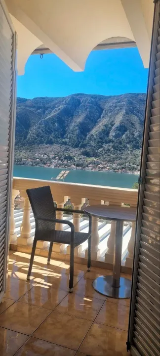 Izdavanje, jednosoban stan, 50m², Dobrota, Kotor