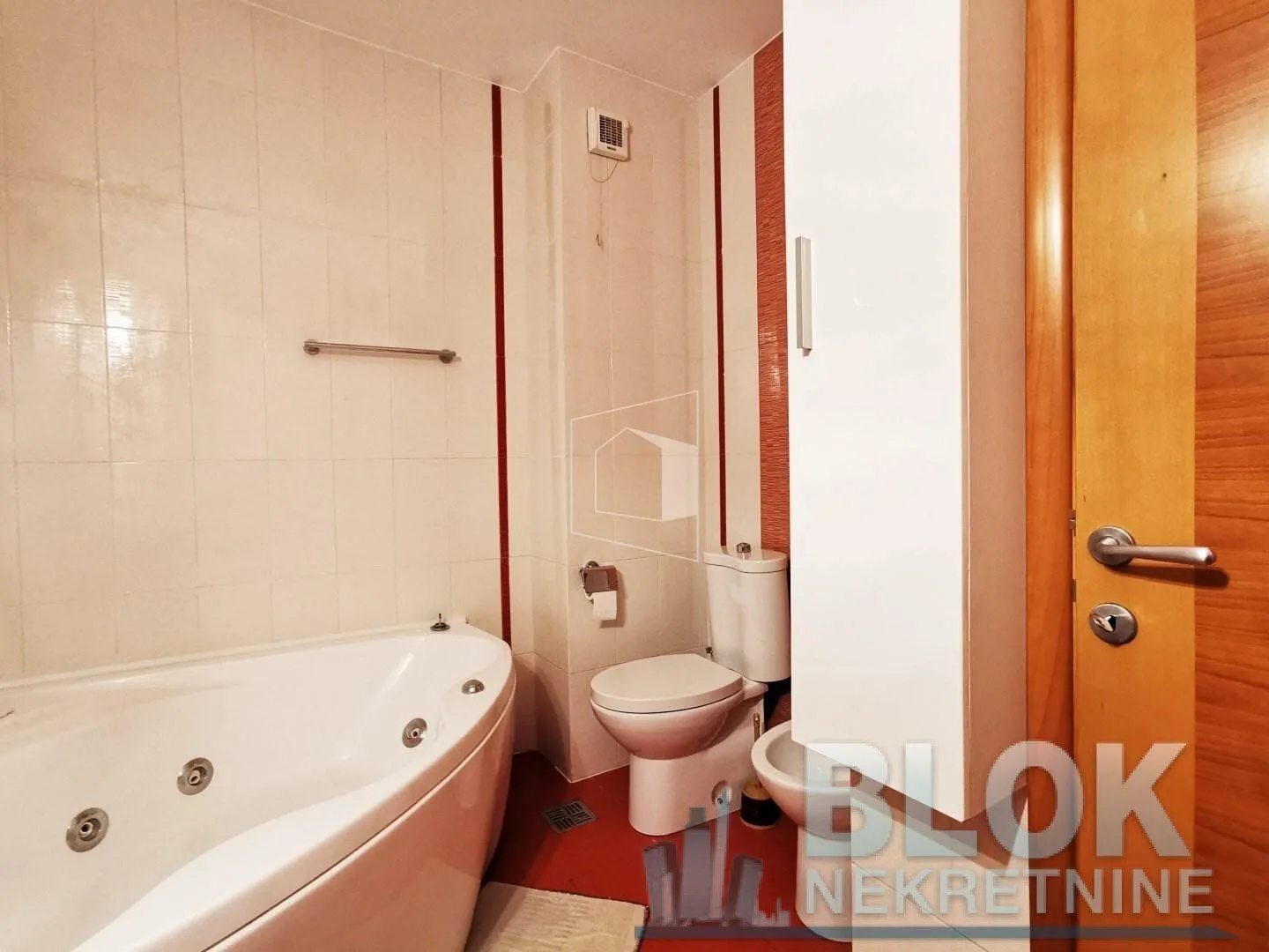 Izdavanje, trosoban stan, 87m², Preko Morače, Podgorica