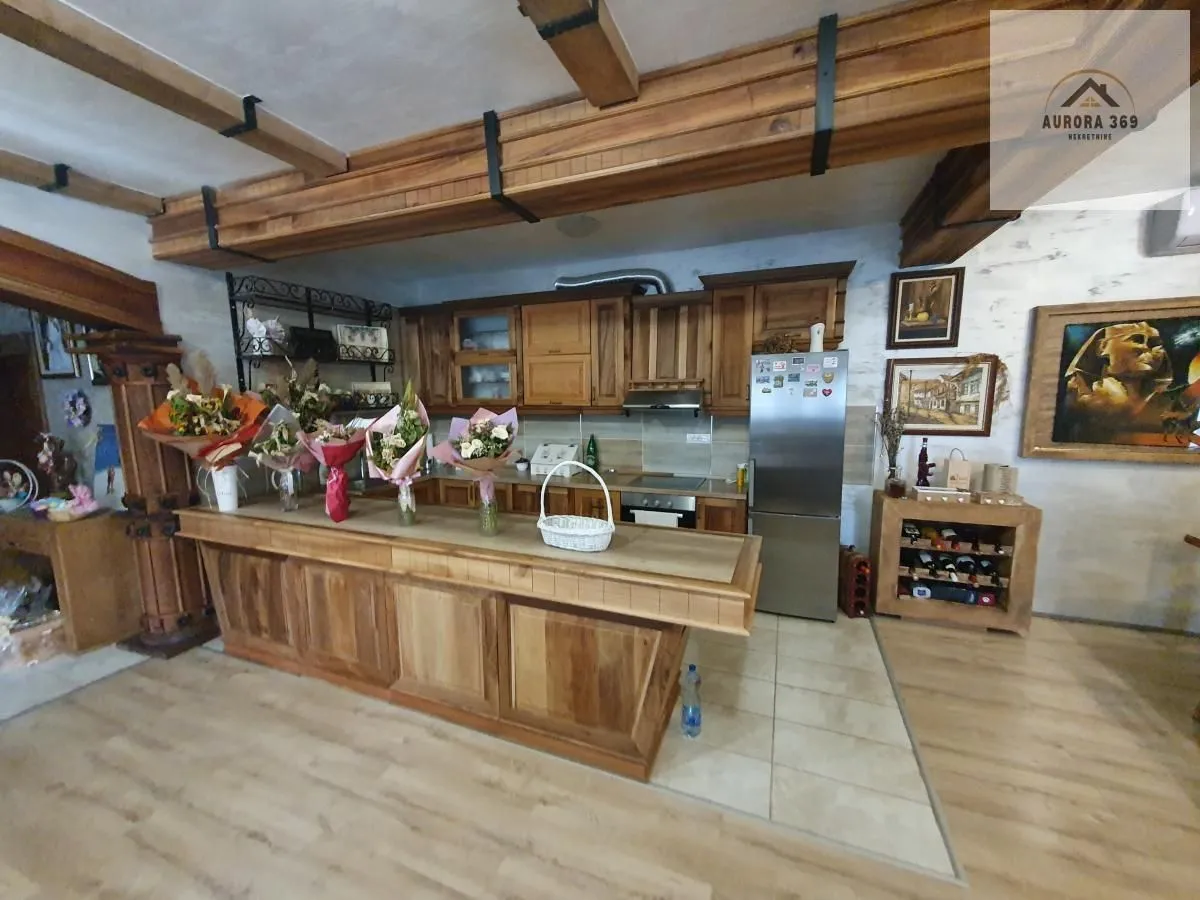 Prodaja, kuća, 215m², Ogar, Pećinci
