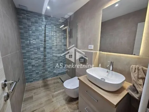 Izdavanje, kuća, 124m², Slavija, Vračar Sve Podlokacije - image 18