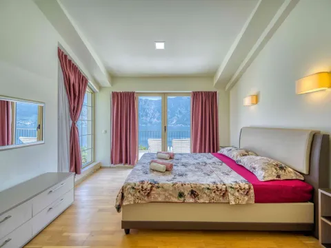 Prodaja, stan, 167m², Kotor, Crna Gora - image 8