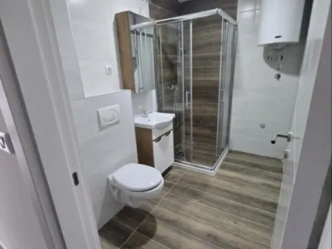 Izdavanje, garsonjera, 33m², Centar, Inđija - image 8