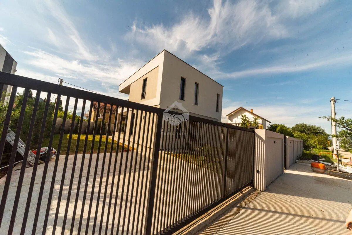 Rent, house, 225m², Gornja Gorica, Podgorica