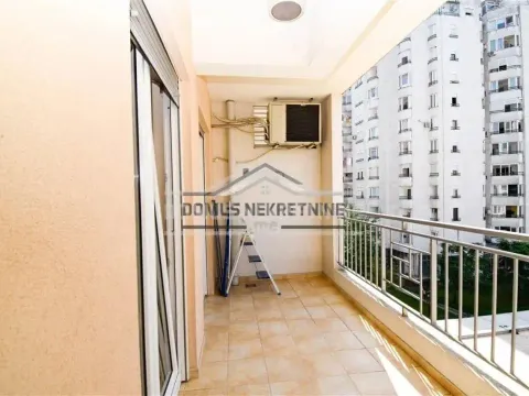 Rent, three bedroom apartment, 100m², Blok 6, Podgorica - image 10