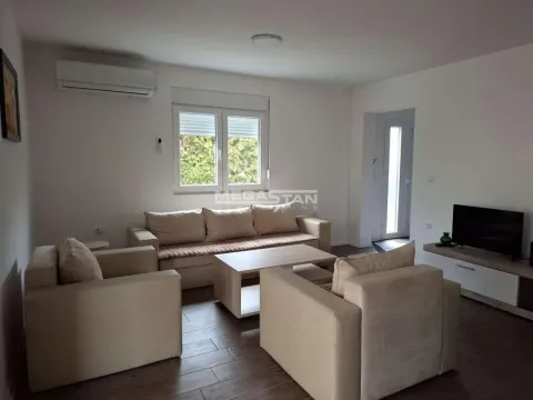 Izdavanje, kuća, 202m², Ledine, Beograd - image 2