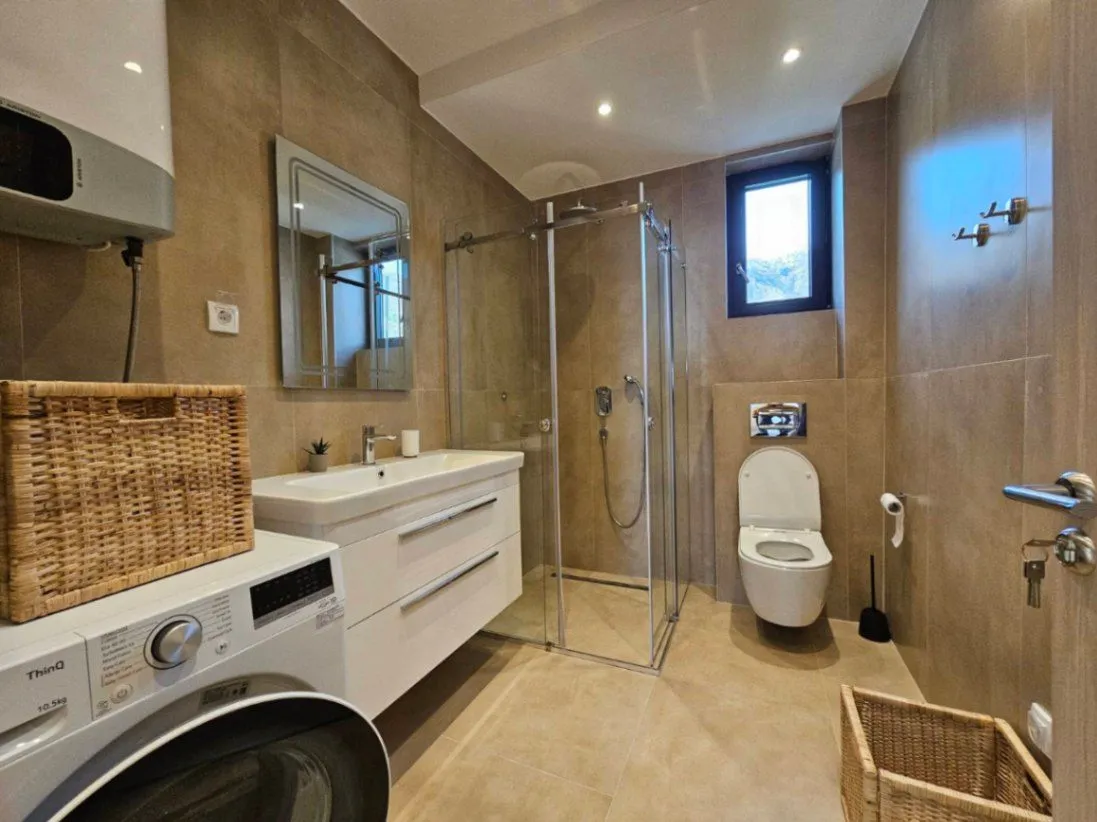 Prodaja, trosoban stan, 200m², Rafailovići, Budva