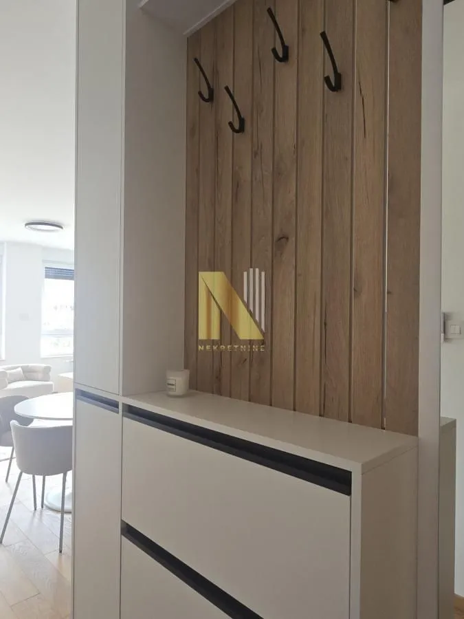 Izdavanje, dvosoban stan, 52m², Centar, Novi Sad