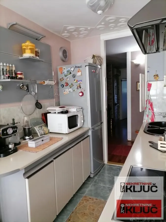 Prodaja, četvorosoban stan, 84m², Novo naselje, Novi Sad