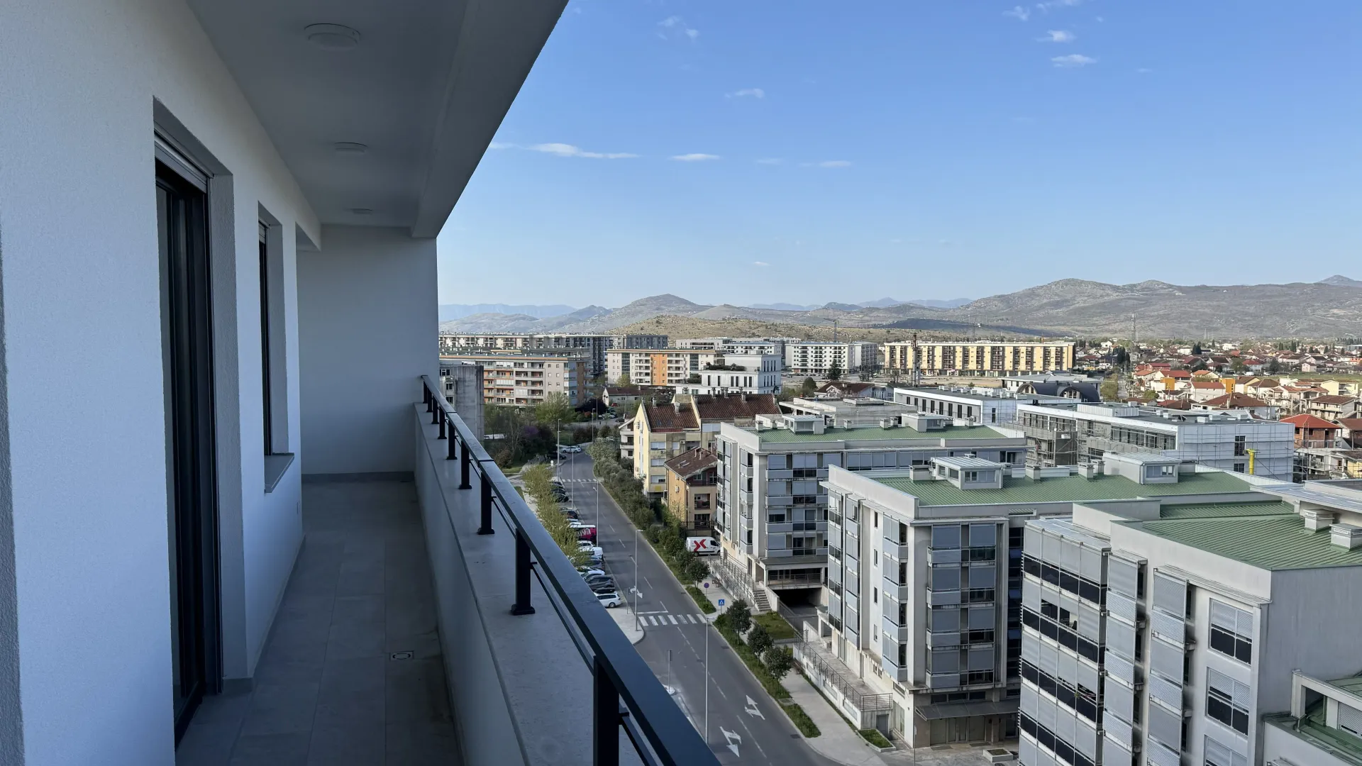 Izdavanje, trosoban stan, 96m², Tološka šuma, Podgorica