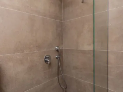 Izdavanje, jednosoban stan, 46m², Slovenska Plaža, Budva - image 2