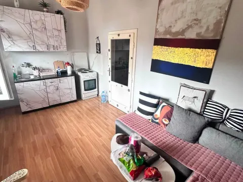Prodaja, trosoban stan, 64m², Centar, Podgorica - image 1