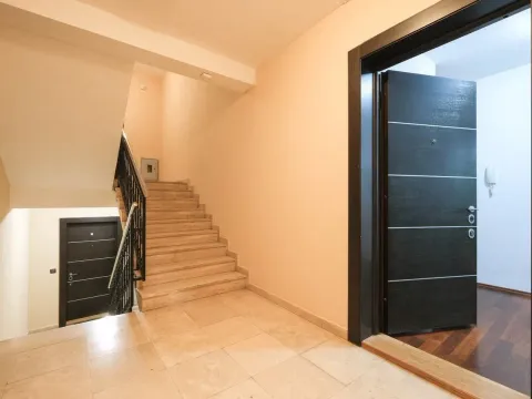 Prodaja, dvosoban stan, 85m², Dobrota, Kotor - image 10