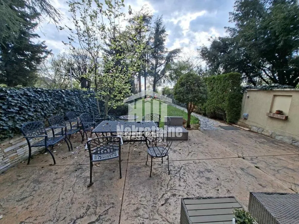 Izdavanje, kuća, 330m², Čukarica, Beograd