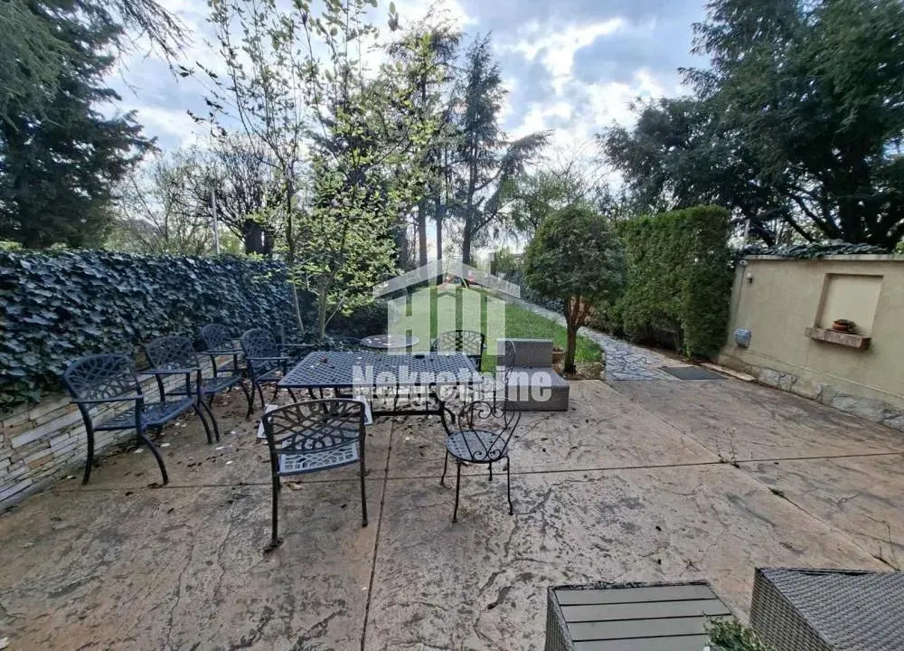 Rent, house, 330m², Čukarica, Beograd