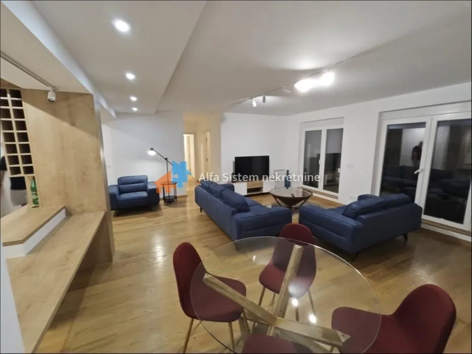 Izdavanje, trosoban stan, 112m², Novi Beograd Blok 65, Novi Beograd Sve Podlokacije