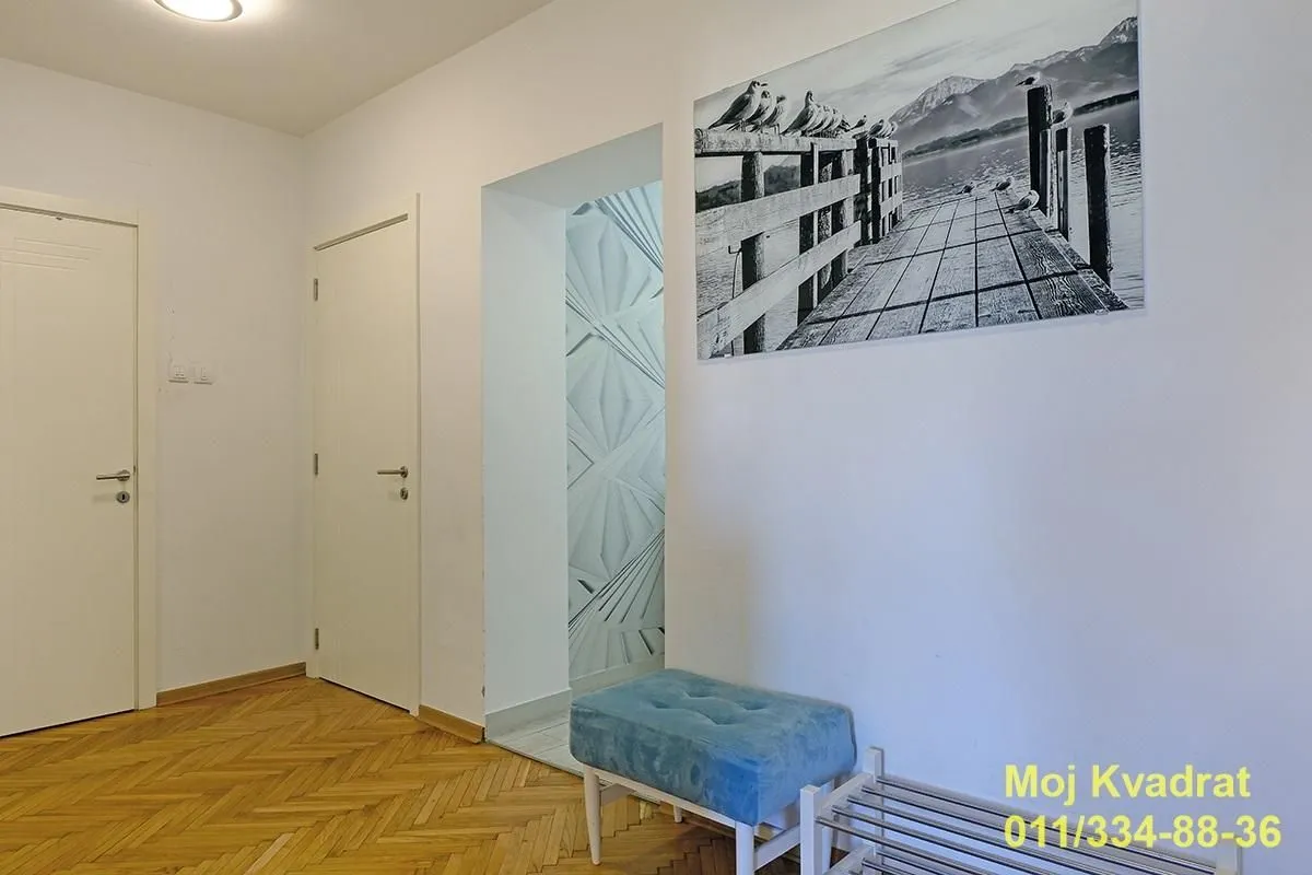 Izdavanje, trosoban stan, 93m², Savski Venac, Beograd