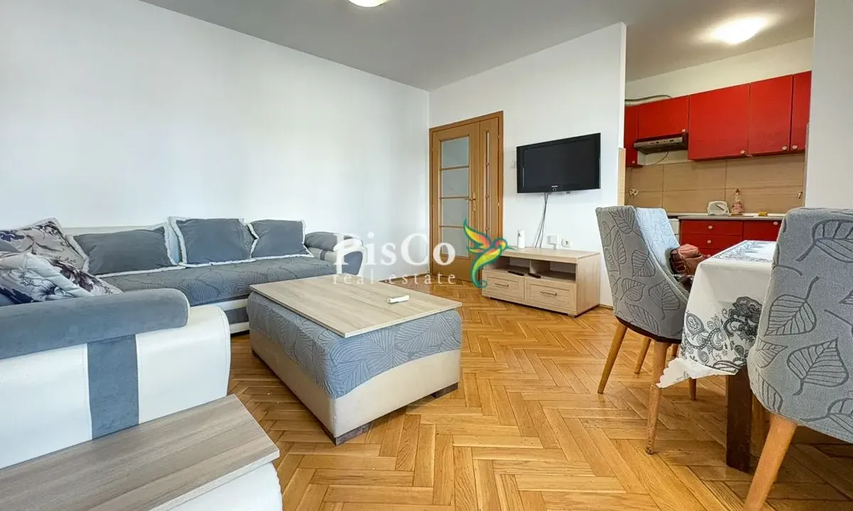 Izdavanje, dvosoban stan, 70m², Blok 9, Podgorica