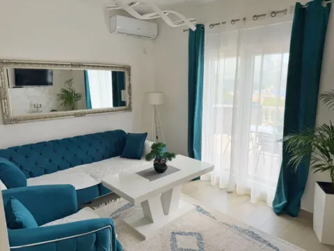 Izdavanje, dvosoban stan, 70m², Bečići, Budva - image 7