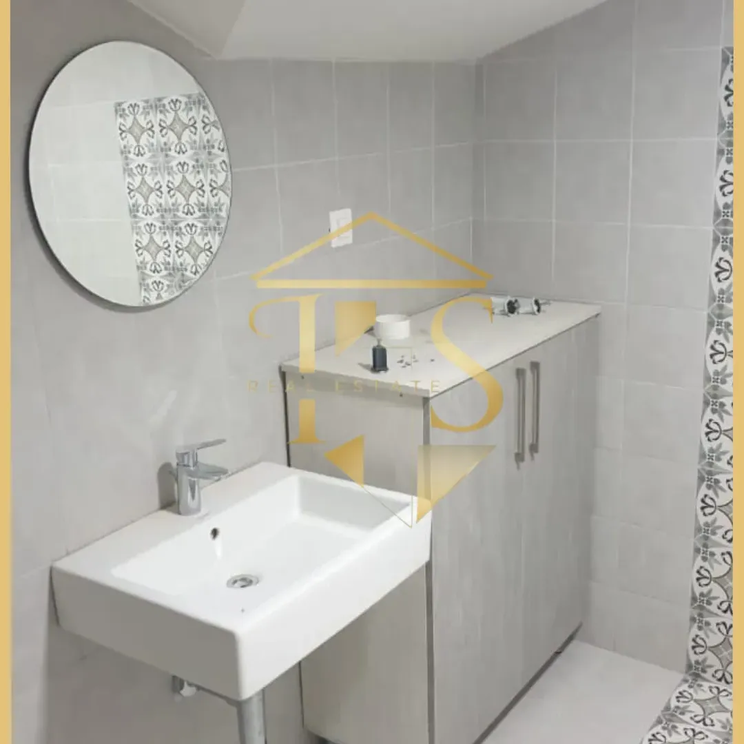 Izdavanje, jednosoban stan, 60m², Centar, Tivat