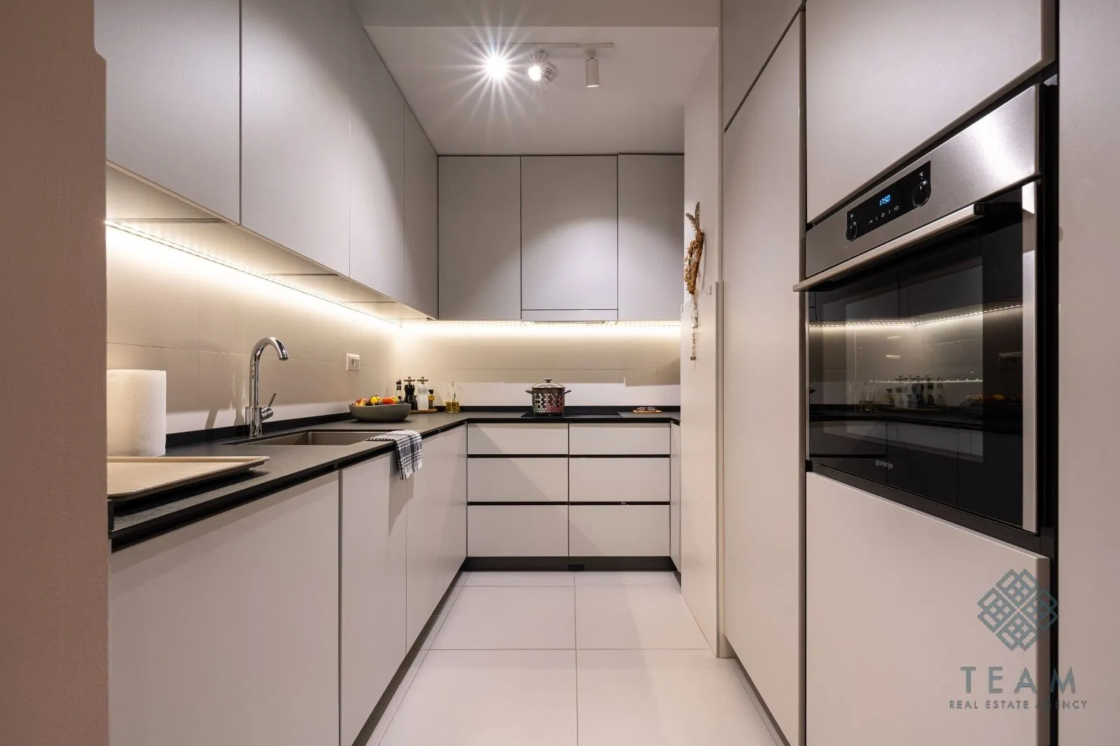 Prodaja, dvosoban stan, 80m², Gornja Gorica, Podgorica