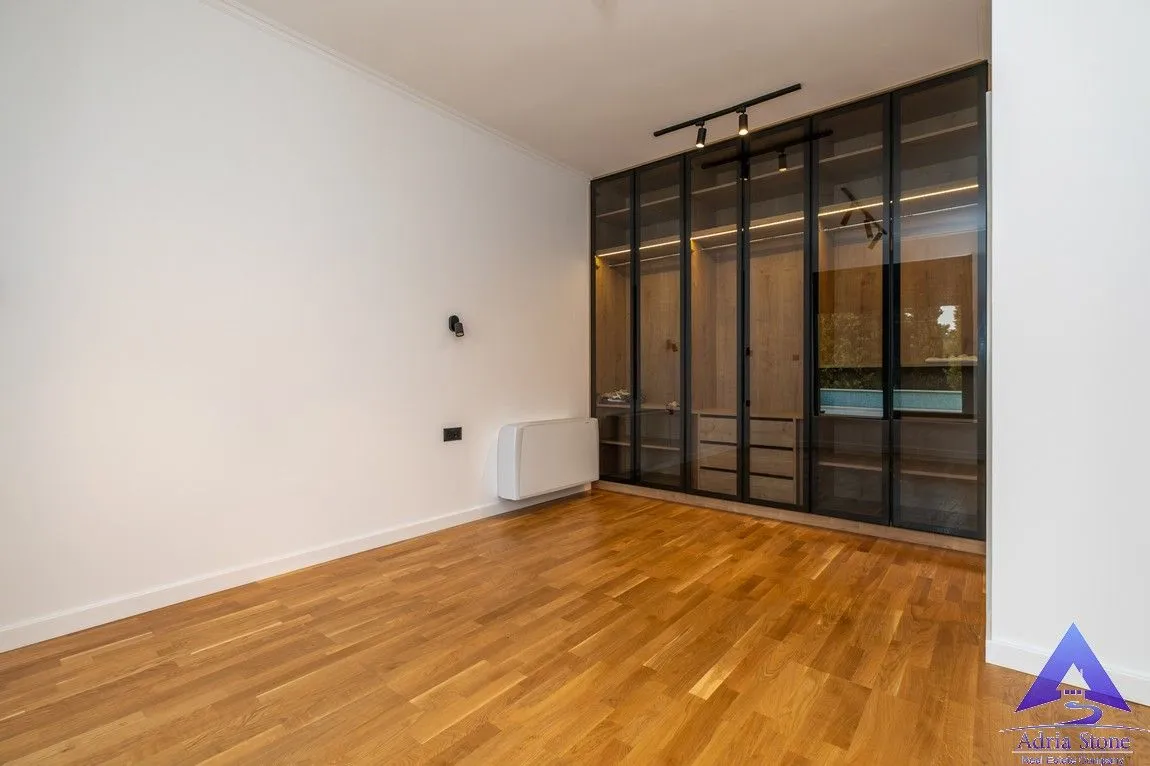 Rent, house, 180m², Podgorica, Crna Gora