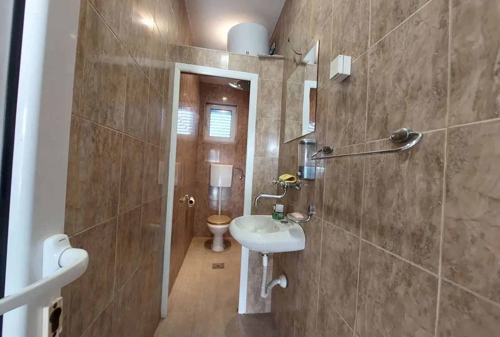 Izdavanje, poslovni prostor, 50m², Radanovići, Kotor