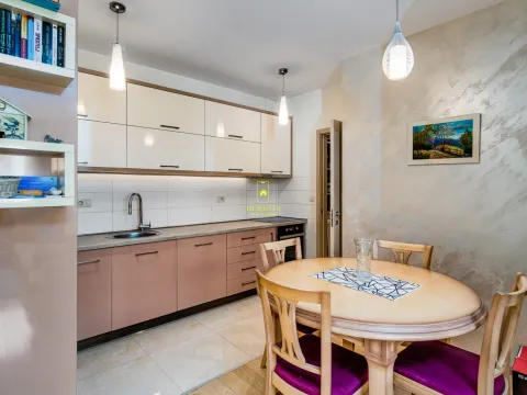 Prodaja, dvosoban stan, 72m², City Kvart, Podgorica - image 3