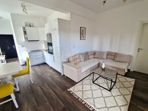 Izdavanje, stan, 60m², Tivat, Crna Gora - image 3